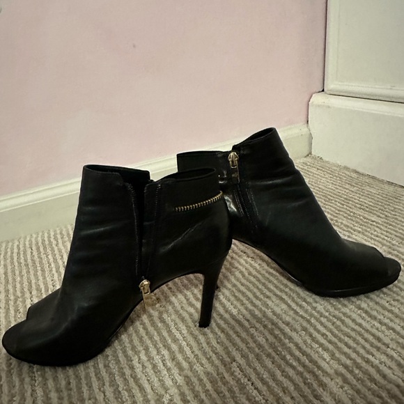 Beautiful booties - Picture 6 of 6